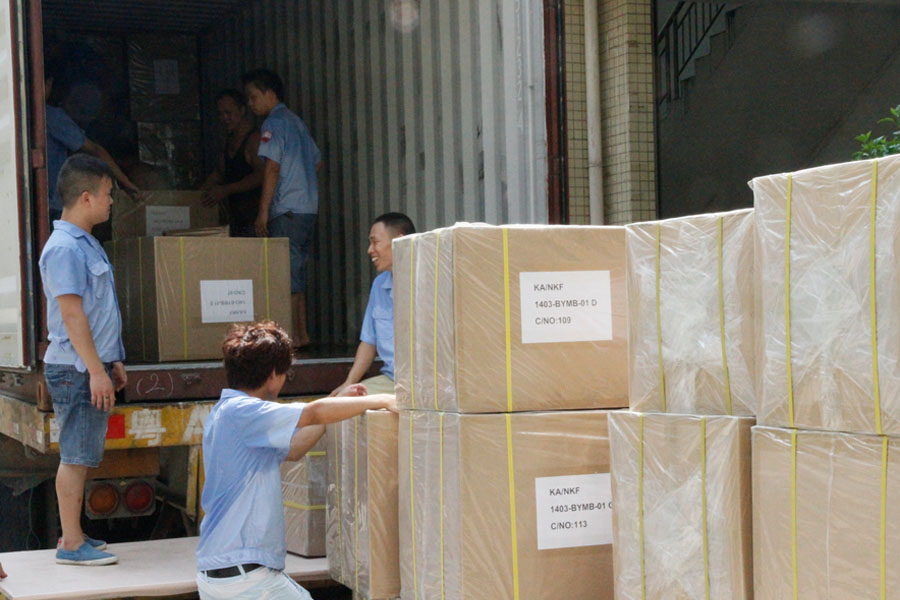 广州博深皮具厂皮尔卡丹客户订单发货